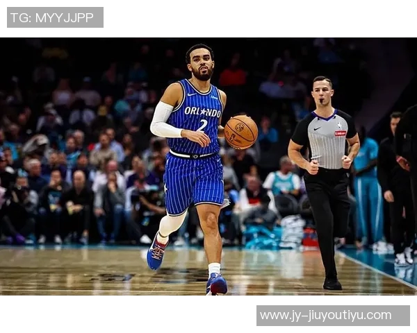 小卡特称赞泰厄斯琼斯为理想控卫强调其卓越沟通能力和团队价值