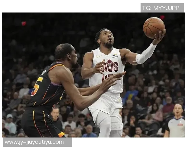 米切尔半场表现亮眼5中3贡献7分1板2助2断展现实力