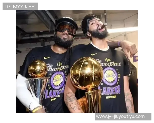 詹姆斯谈园区生活：团结一致的我们更有决心争夺总冠军