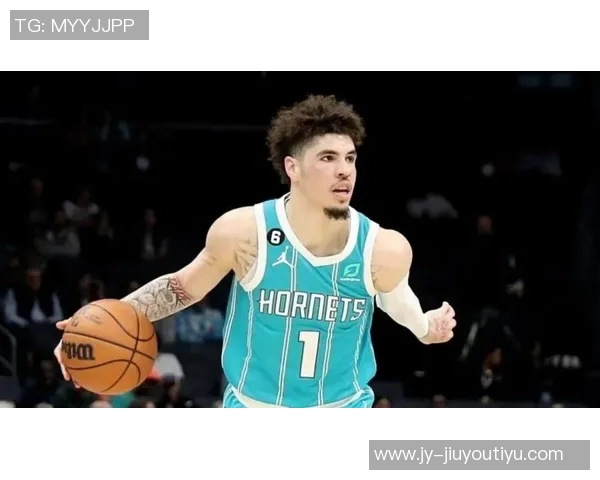 爱德华兹上半场表现亮眼15投6中三分球命中率不佳仍贡献17分1板2助