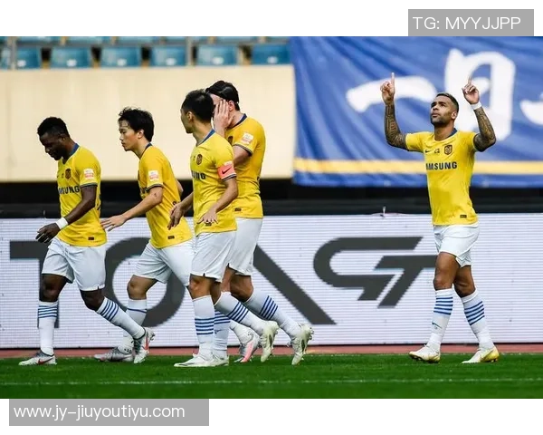 克雷桑身穿巴西9号球衣现场助威激情对决韩国队