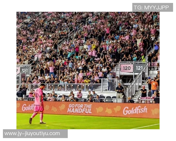 梅西夜游诺坎普并非竞选目的只是回家探亲之行