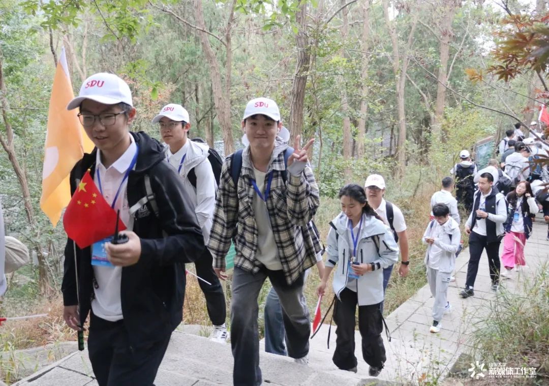 激励前行！球员们勇攀高峰，奋发向前